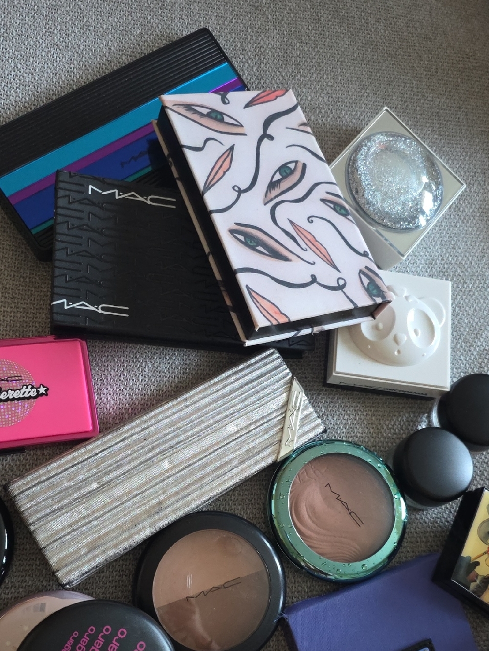 MAC Cosmetics Vintage Compacts And Colors - Picture 5 of 9